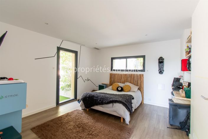 Image No.21-4 Bed House for sale