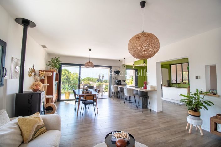 Image No.8-4 Bed House for sale