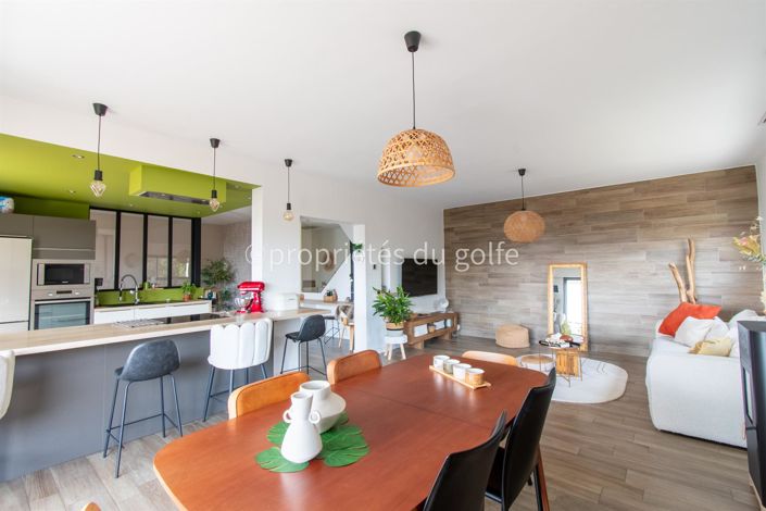 Image No.9-4 Bed House for sale