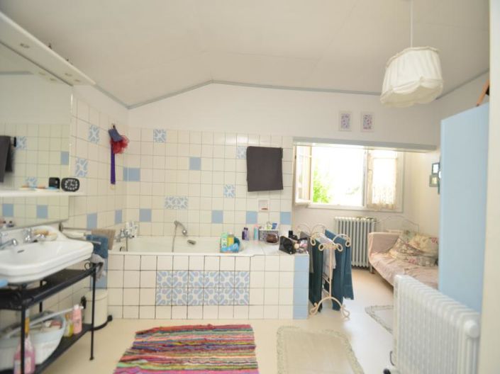 Image No.16-6 Bed House for sale