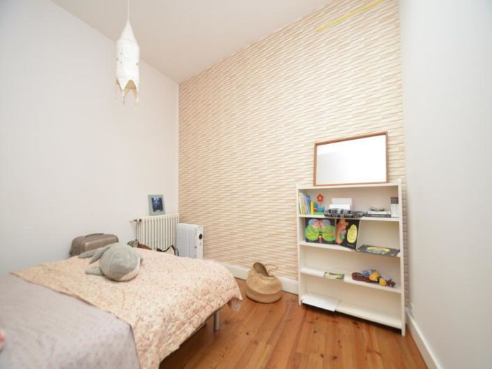 Image No.17-6 Bed House for sale