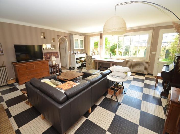 Image No.6-6 Bed House for sale