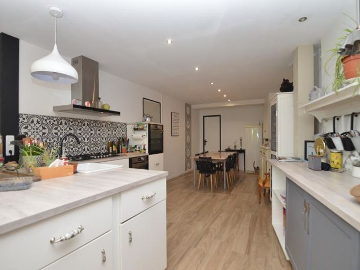 Image No.9-6 Bed House for sale