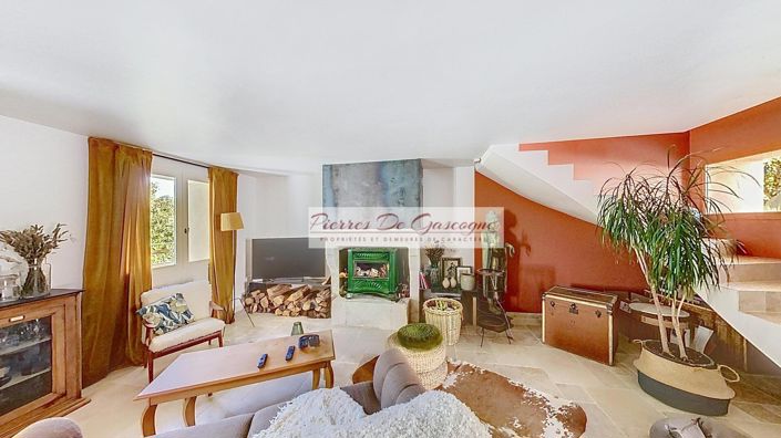 Image No.18-8 Bed House for sale