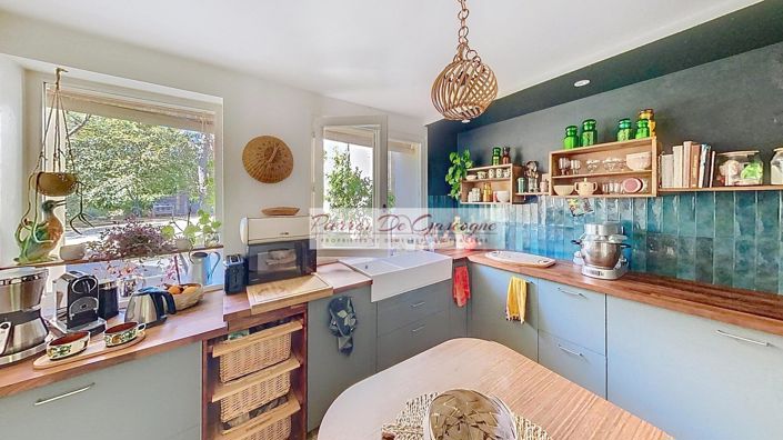 Image No.20-8 Bed House for sale