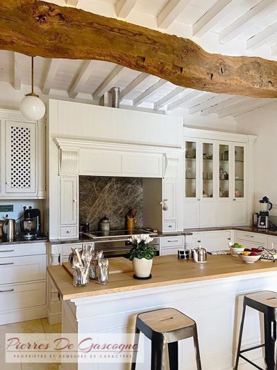 Image No.8-8 Bed House for sale