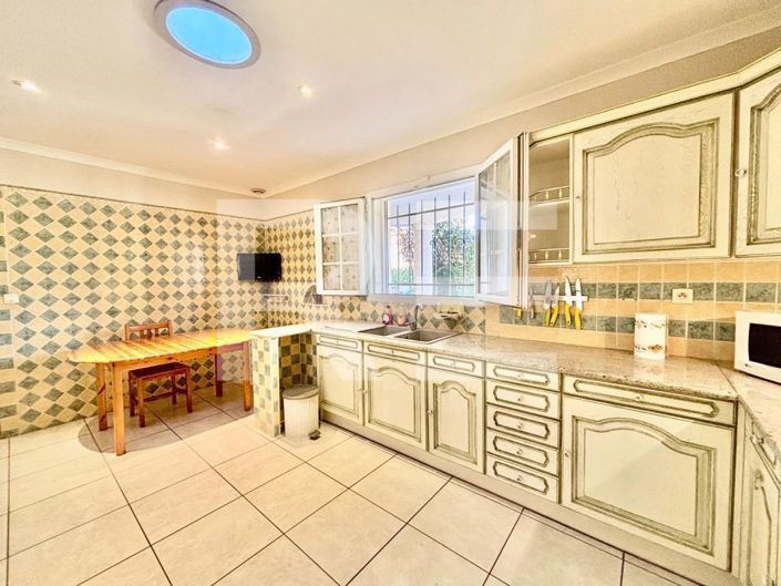 Image No.10-4 Bed House for sale