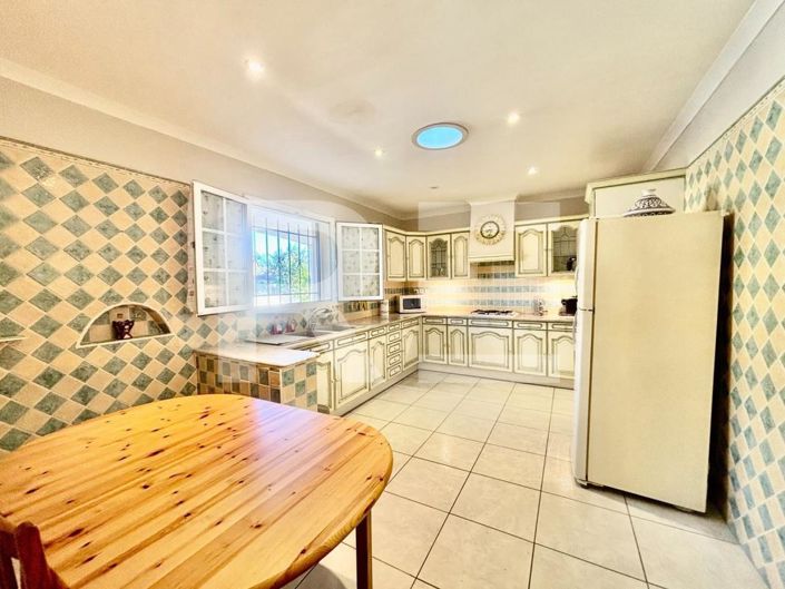 Image No.9-4 Bed House for sale