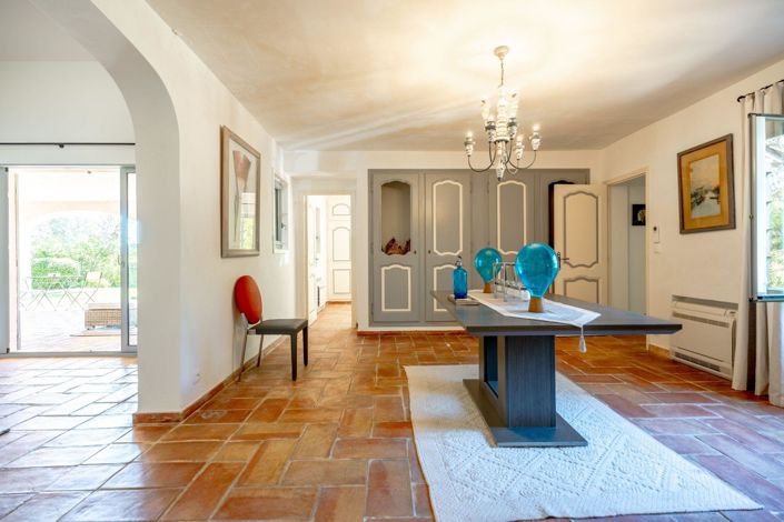 Image No.6-4 Bed House for sale