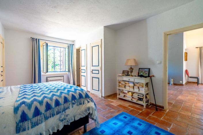 Image No.8-4 Bed House for sale