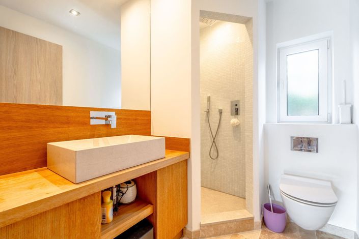 Image No.10-3 Bed House for sale