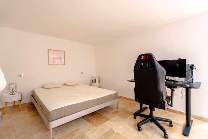 Image No.11-3 Bed House for sale