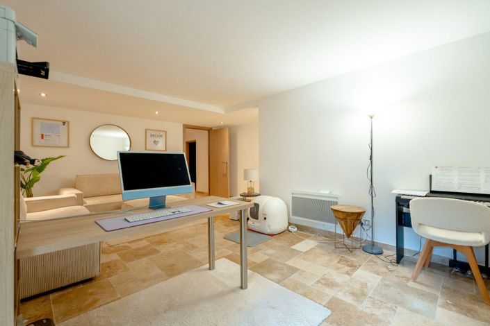 Image No.12-3 Bed House for sale