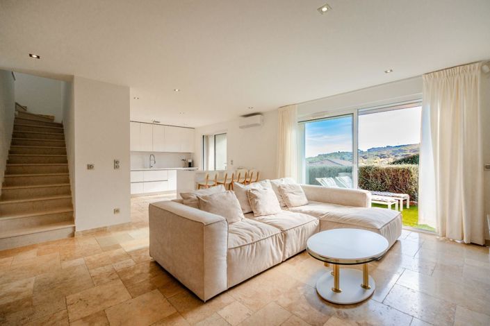 Image No.3-3 Bed House for sale