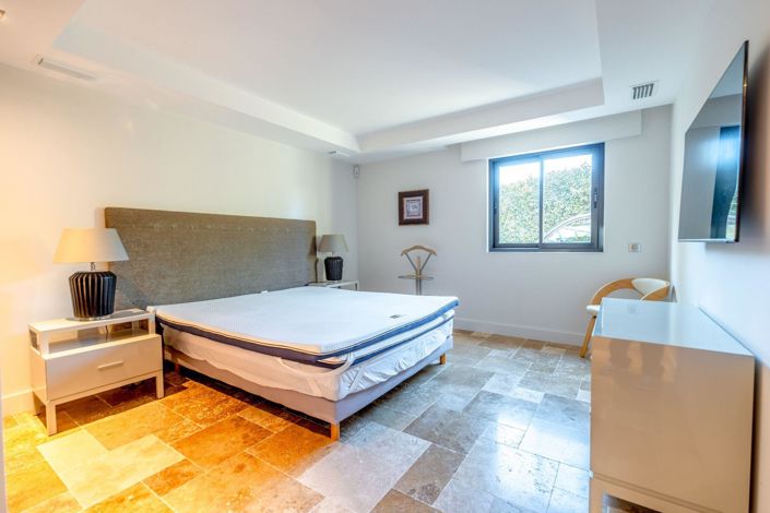 Image No.11-3 Bed House for sale