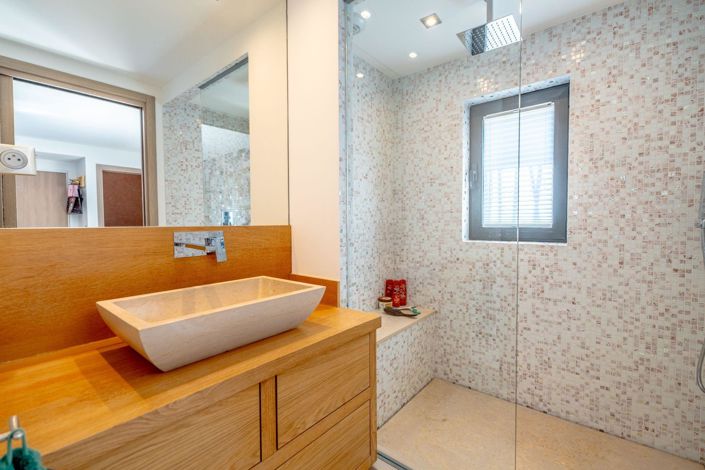 Image No.10-4 Bed House for sale