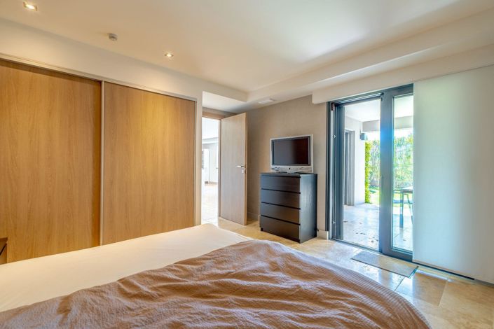 Image No.6-4 Bed House for sale