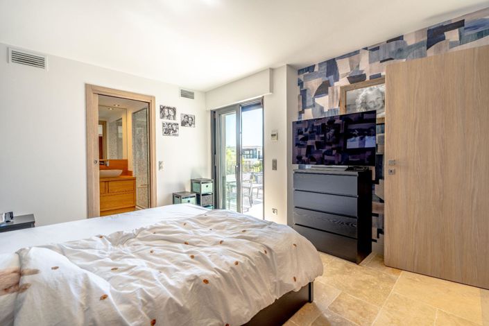 Image No.8-4 Bed House for sale