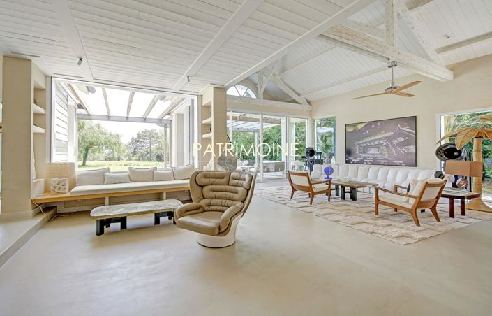 Image No.1-5 Bed Property for sale