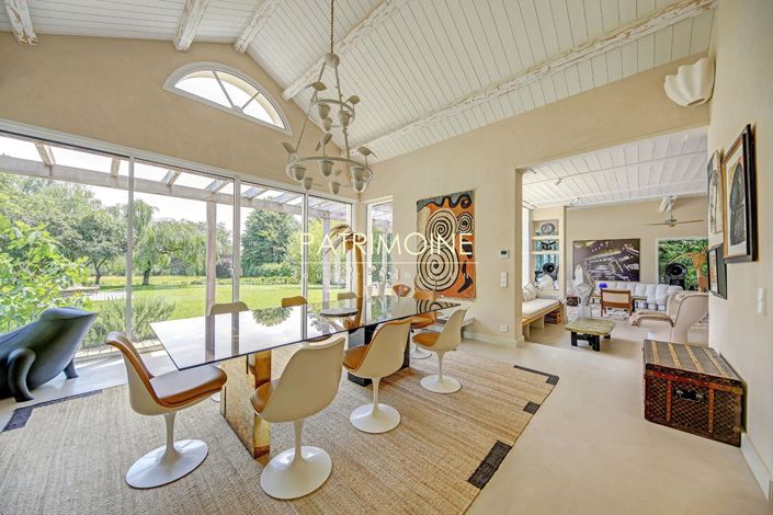 Image No.2-5 Bed Property for sale