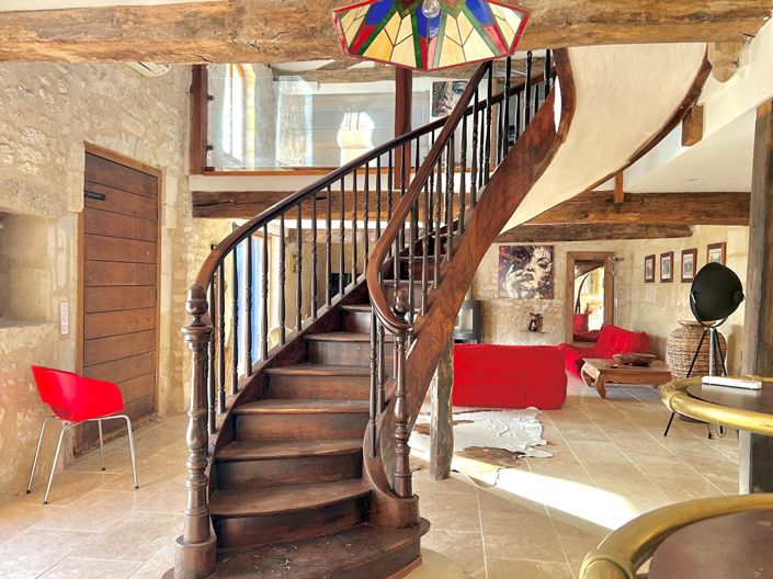 Image No.7-7 Bed House for sale