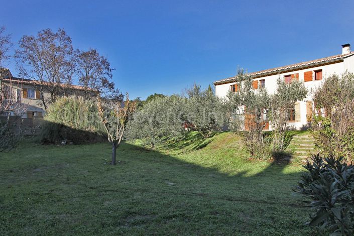 Image No.2-8 Bed Property for sale