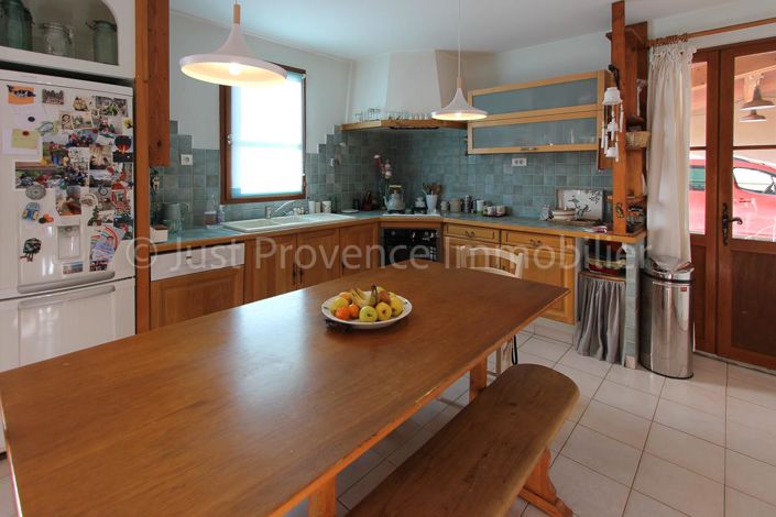 Image No.9-8 Bed Property for sale