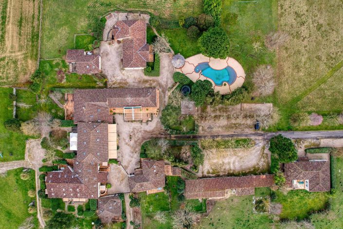 Image No.1-29 Bed House for sale