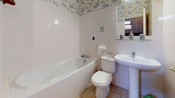 Image No.13-29 Bed House for sale