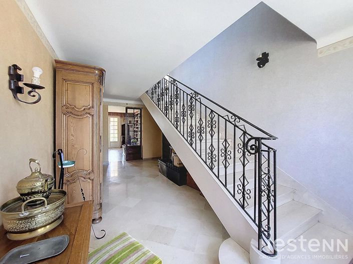 Image No.6-5 Bed House for sale