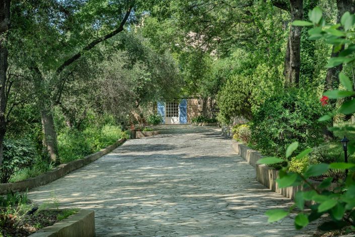 Image No.33-8 Bed House for sale