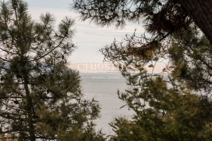 Image No.10-6 Bed House for sale