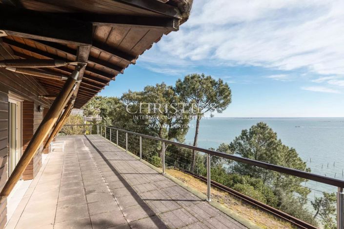 Image No.8-6 Bed House for sale