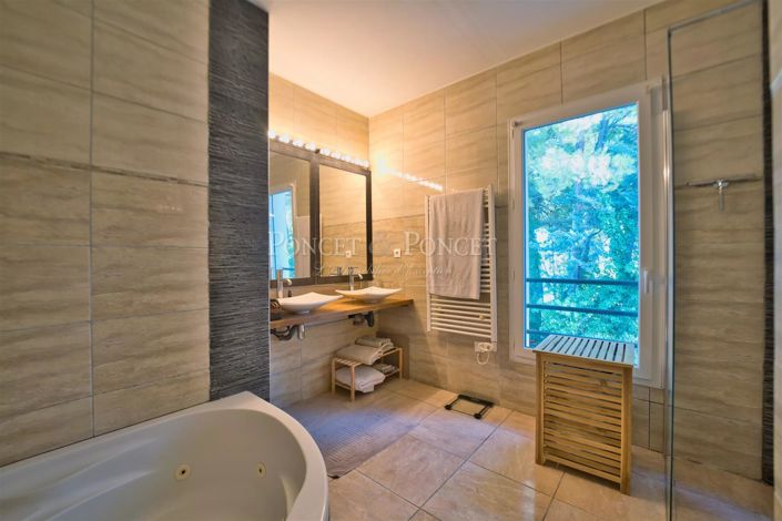 Image No.12-5 Bed House for sale