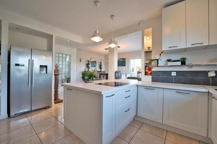 Image No.9-5 Bed House for sale