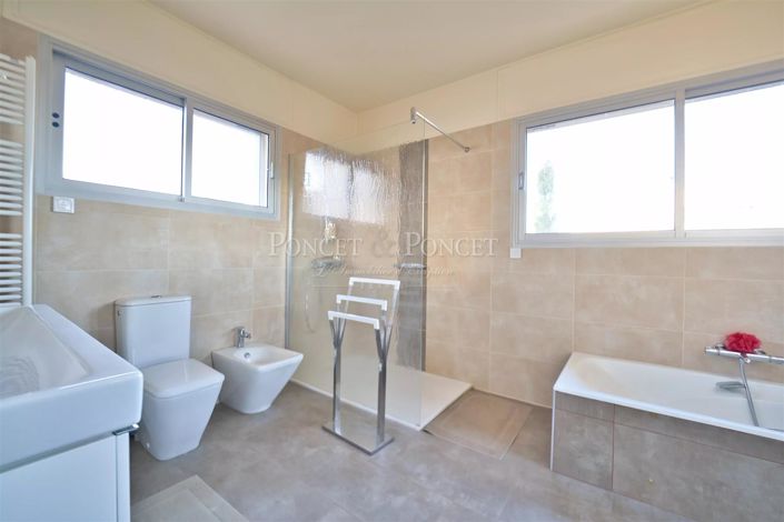 Image No.15-4 Bed House for sale