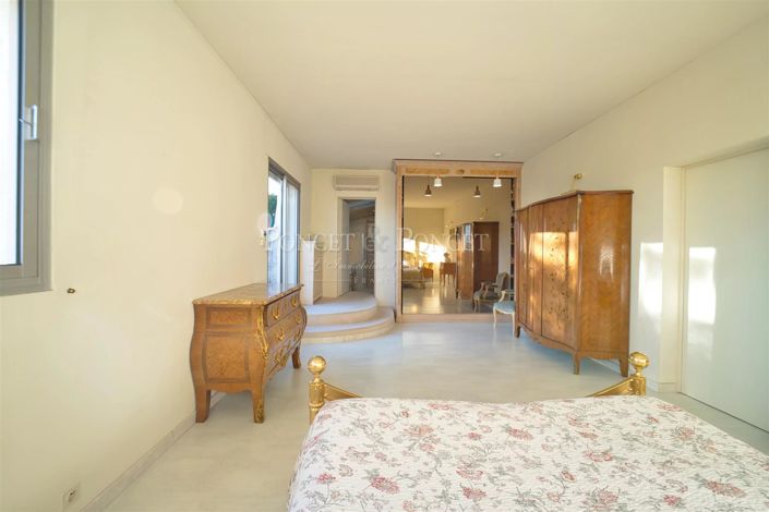 Image No.17-4 Bed House for sale