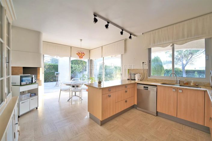 Image No.2-4 Bed House for sale