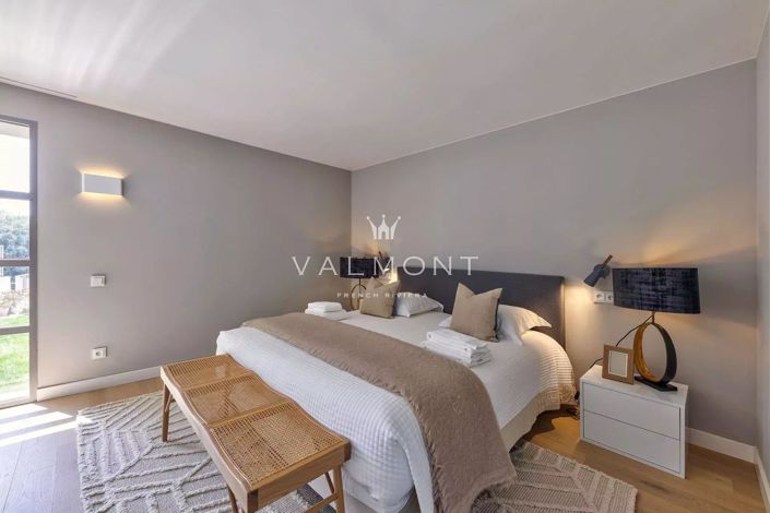 Image No.17-5 Bed House for sale