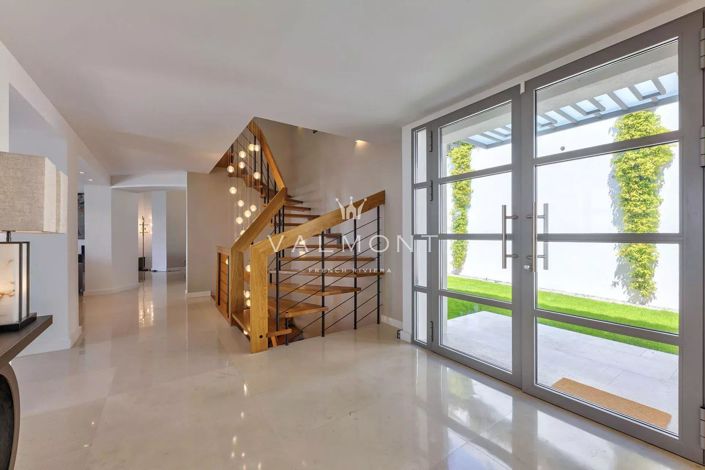 Image No.9-5 Bed House for sale