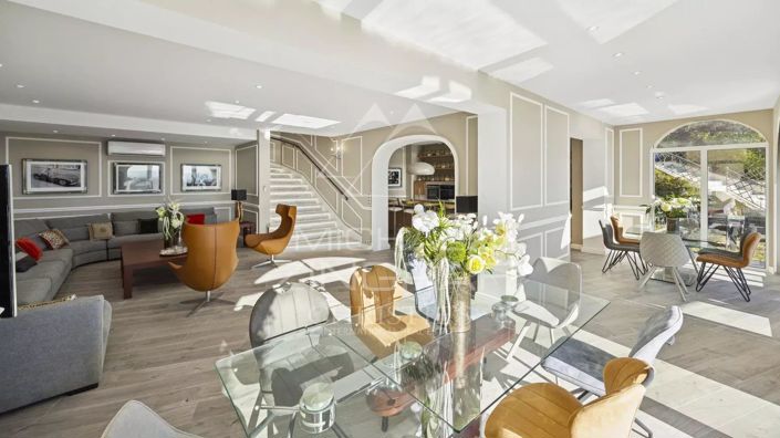 Image No.6-6 Bed House for sale