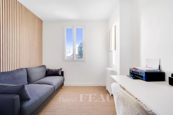 Image No.10-3 Bed House for sale