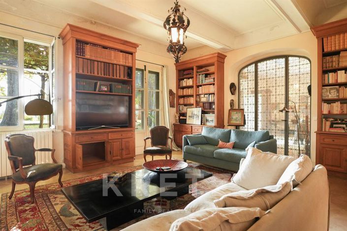 Image No.10-6 Bed House for sale