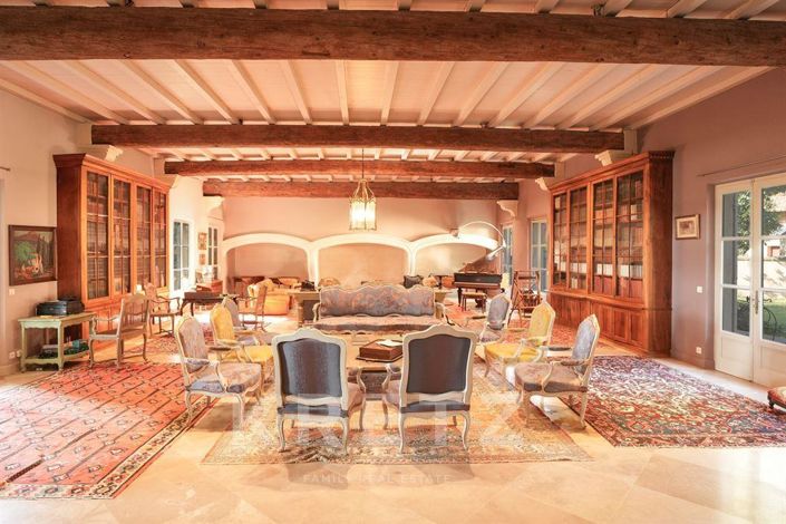 Image No.8-6 Bed House for sale