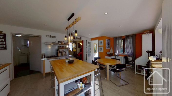 Image No.10-3 Bed Property for sale