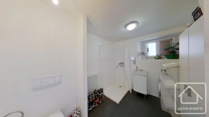 Image No.11-3 Bed Property for sale