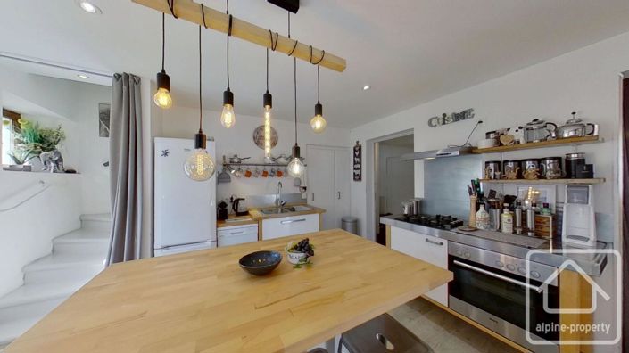 Image No.12-3 Bed Property for sale