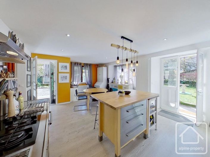 Image No.3-3 Bed Property for sale