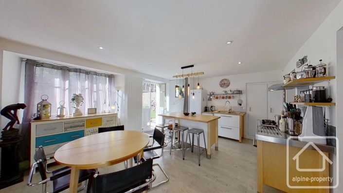 Image No.9-3 Bed Property for sale