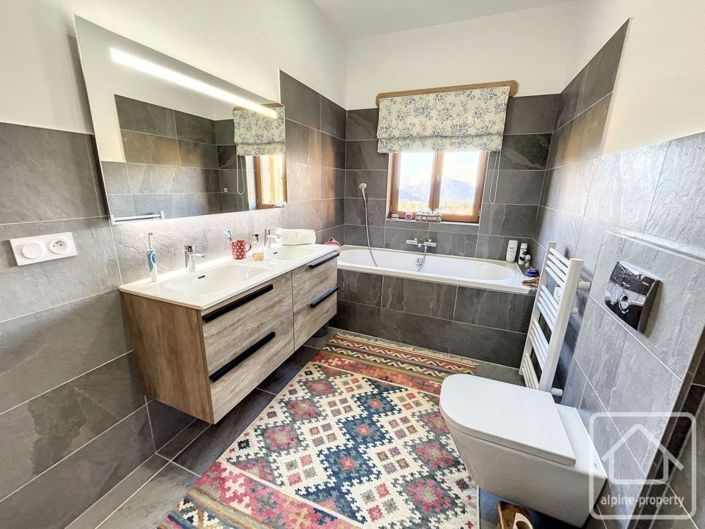 Image No.3-Propriété de 5 chambres à vendre à Haute-Savoie